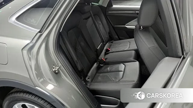 Audi Q3 (F3) 2022 Серебристо-серый из Кореи, фото 3