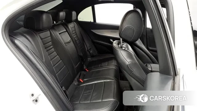 Mercedes-Benz E-Class W213 2021 Белый из Кореи, фото 3