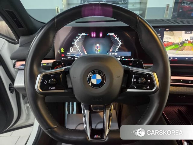 BMW 5 Series (G60) 2023 Белый из Кореи, фото 3