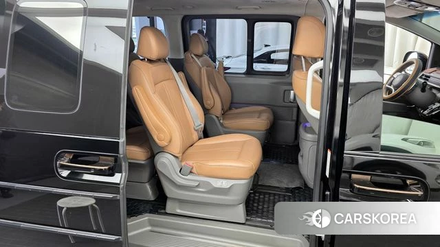 Hyundai Staria 2023 Черный из Кореи, фото 3