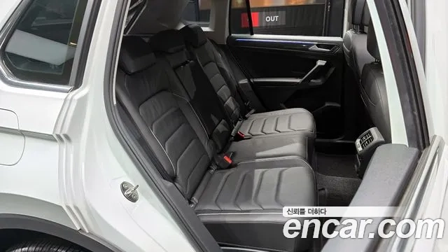 Volkswagen Tiguan second Generation 2023 Белый из Кореи, фото 3