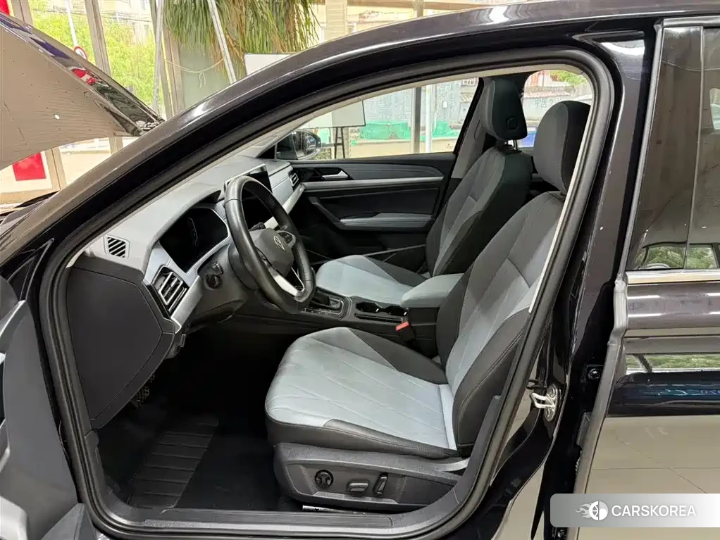 Volkswagen Lavida 2023 Черный из Китая, фото 3