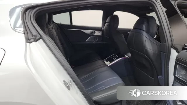 BMW 8 Series (G15) 2023 Белый из Кореи, фото 3