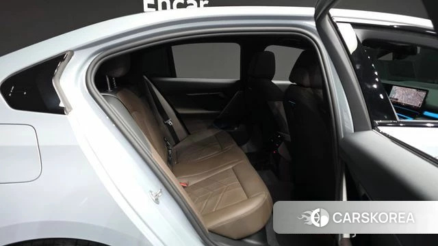 BMW 5 Series (G60) 2025 Серебристо-серый из Кореи, фото 3