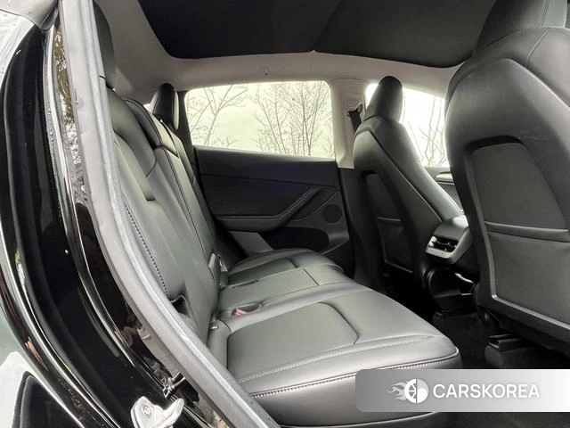 Tesla Model Y 2023 Черный из Китая, фото 3