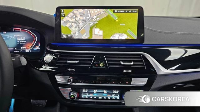 BMW 5 Series (G30) 2023 Серебристо-серый из Кореи, фото 3