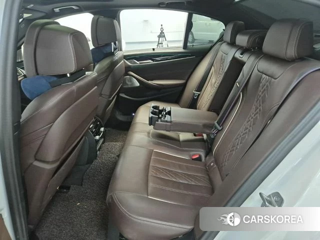 BMW 5 Series (G30) 2023 Белый из Кореи, фото 3