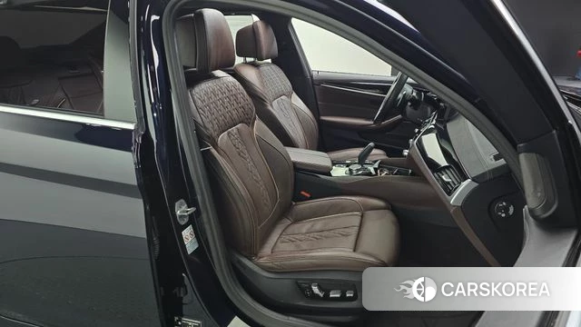 BMW 5 Series (G30) 2023 Черный из Кореи, фото 3