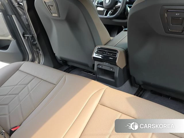 BMW 5 Series (G60) 2025 Цвет тростника из Кореи, фото 3