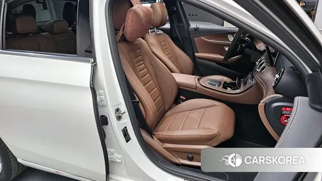 Mercedes-Benz E-Class W213 2023 Белый из Кореи, фото 3