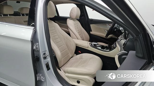 Mercedes-Benz E-Class W213 2019 Серебряный из Кореи, фото 3