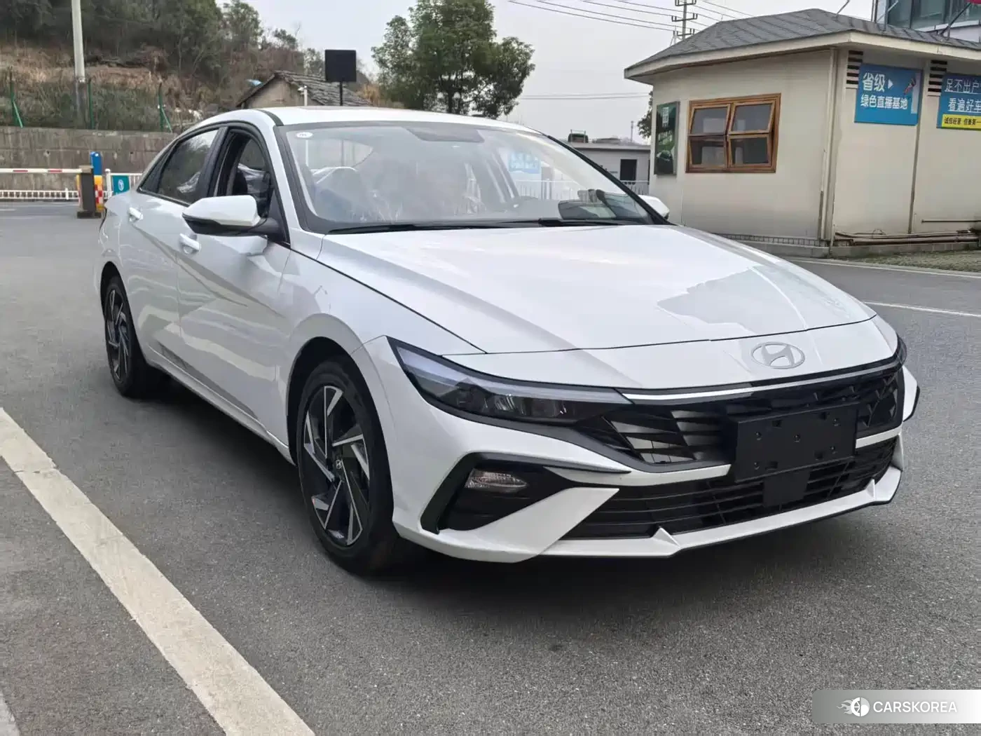 Hyundai Elantra 2025 Белый из Китая, фото 3