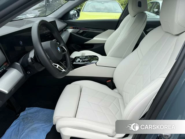 BMW 5 series (imported) 2025 Зеленый из Китая, фото 3