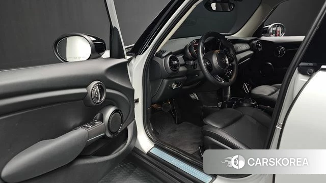 Mini Cooper 2021 Белый из Кореи, фото 3