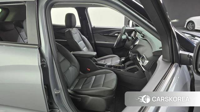 Chevrolet (GM Daewoo) Trailblazer 2023 Серебристо-серый из Кореи, фото 3