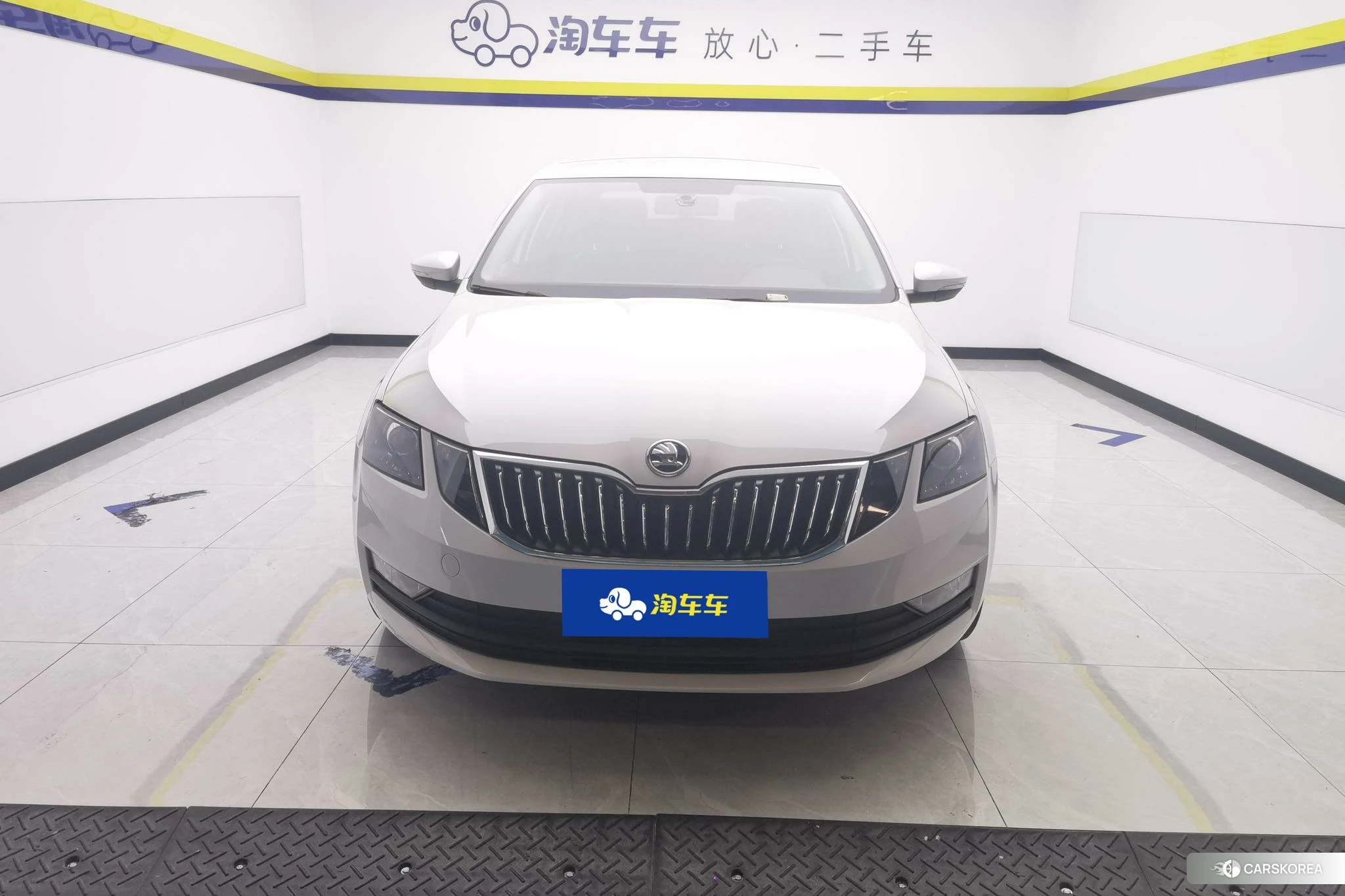 Skoda Octavia 2022 Белый из Китая, фото 3