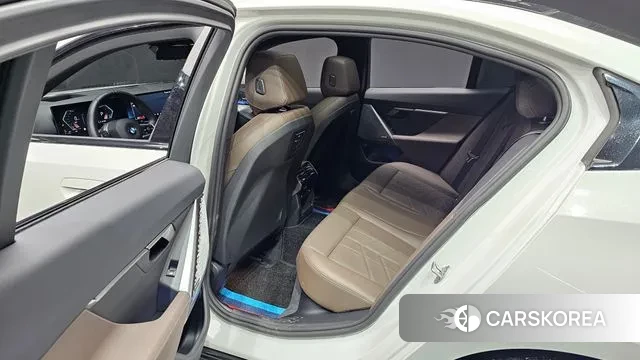 BMW 5 Series (G60) 2025 Белый из Кореи, фото 3