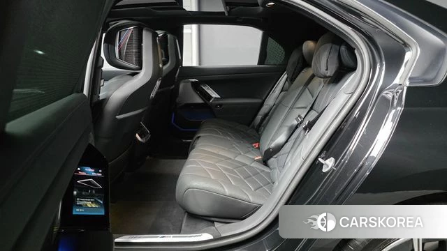 BMW 7 Series (G70) 2025 Черный из Кореи, фото 3