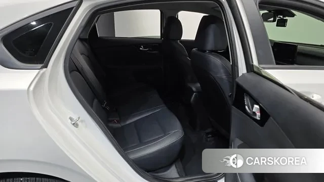 Kia The New K3 2nd generation 2024 Белый из Кореи, фото 3