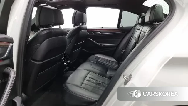 BMW 5 Series (G30) 2018 Белый из Кореи, фото 3