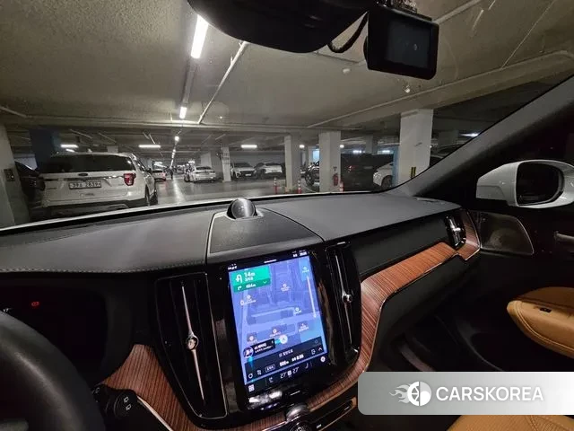 Volvo XC60 second Generation 2024 Белый из Кореи, фото 3