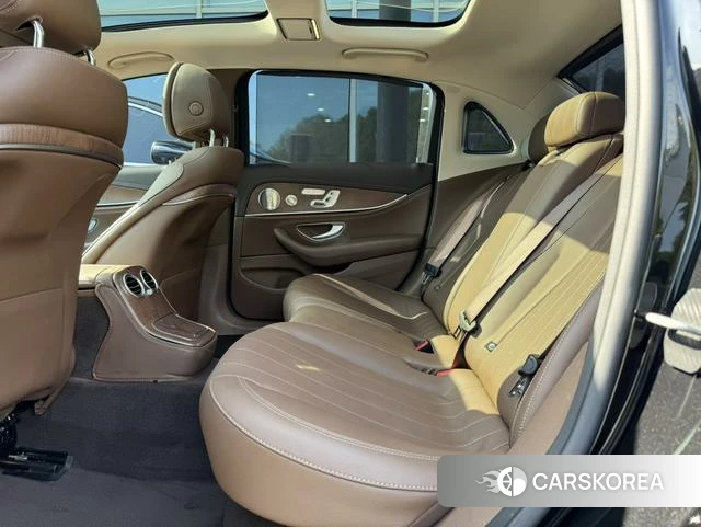 Mercedes-Benz E-class 2023 Черный из Китая, фото 3