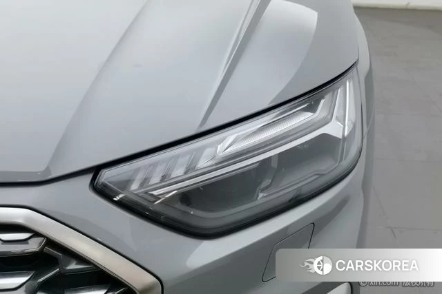 Audi Q5L Sportback 2022 Темно-серый из Китая, фото 3