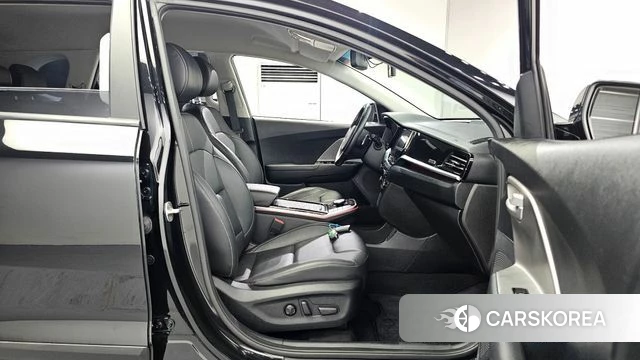Kia Niro Plus 2022 Черный из Кореи, фото 3