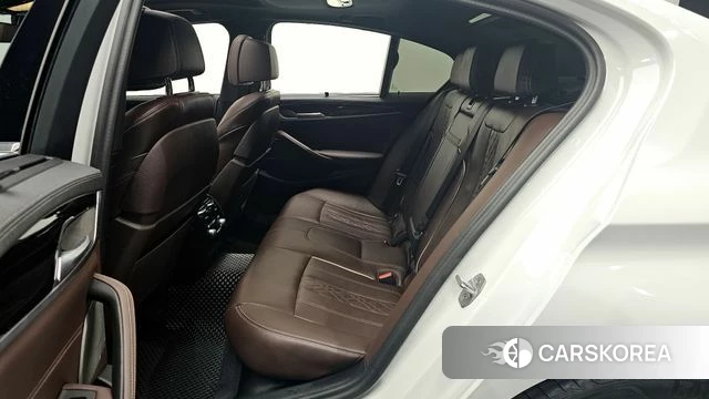 BMW 5 Series (G30) 2023 Белый из Кореи, фото 3