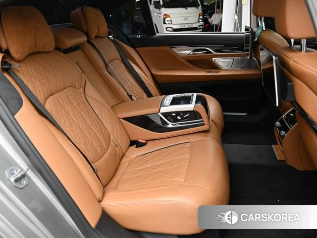BMW 7 Series (G11) 2022 Серебристо-серый из Кореи, фото 3