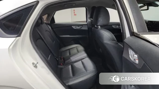 Kia The New K3 2nd generation 2022 Белый из Кореи, фото 3