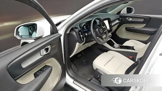 Volvo XC40 2024 Белый из Кореи, фото 3