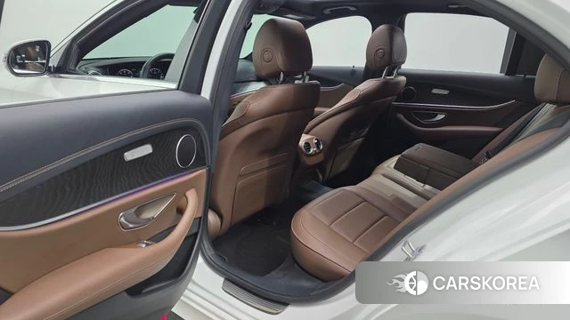 Mercedes-Benz E-Class W213 2023 Белый из Кореи, фото 3