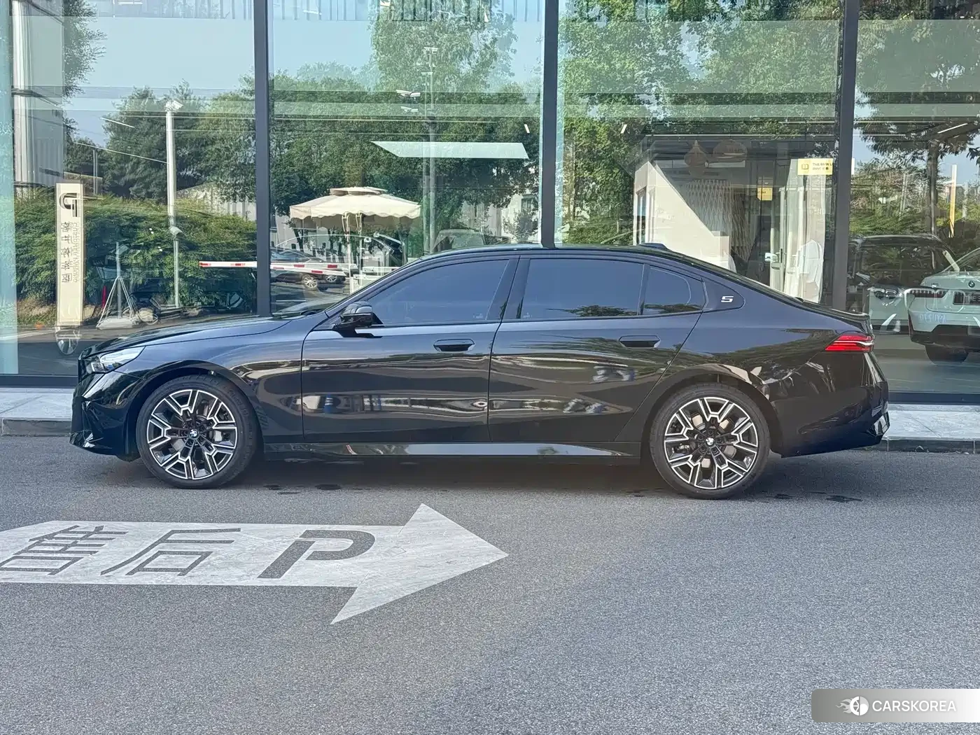 BMW 5 series 2026 Черный из Китая, фото 3