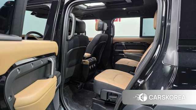 Land Rover Defender (L663) 2025 Черный из Кореи, фото 3