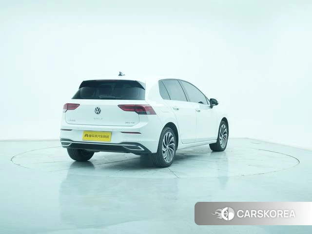 Volkswagen Golf 2025 Белый из Китая, фото 3