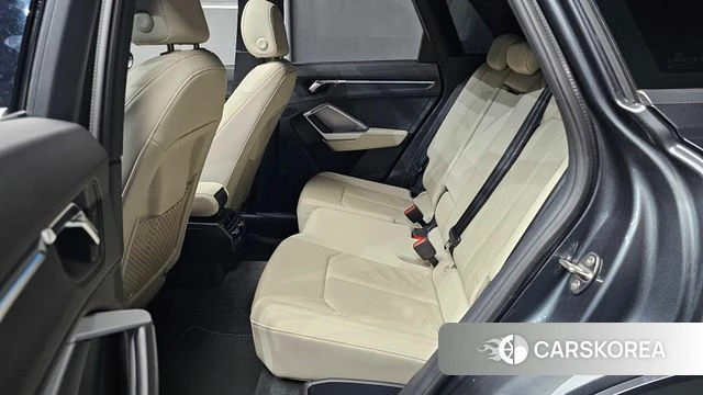 Audi Q3 (F3) 2022 Серый из Кореи, фото 3