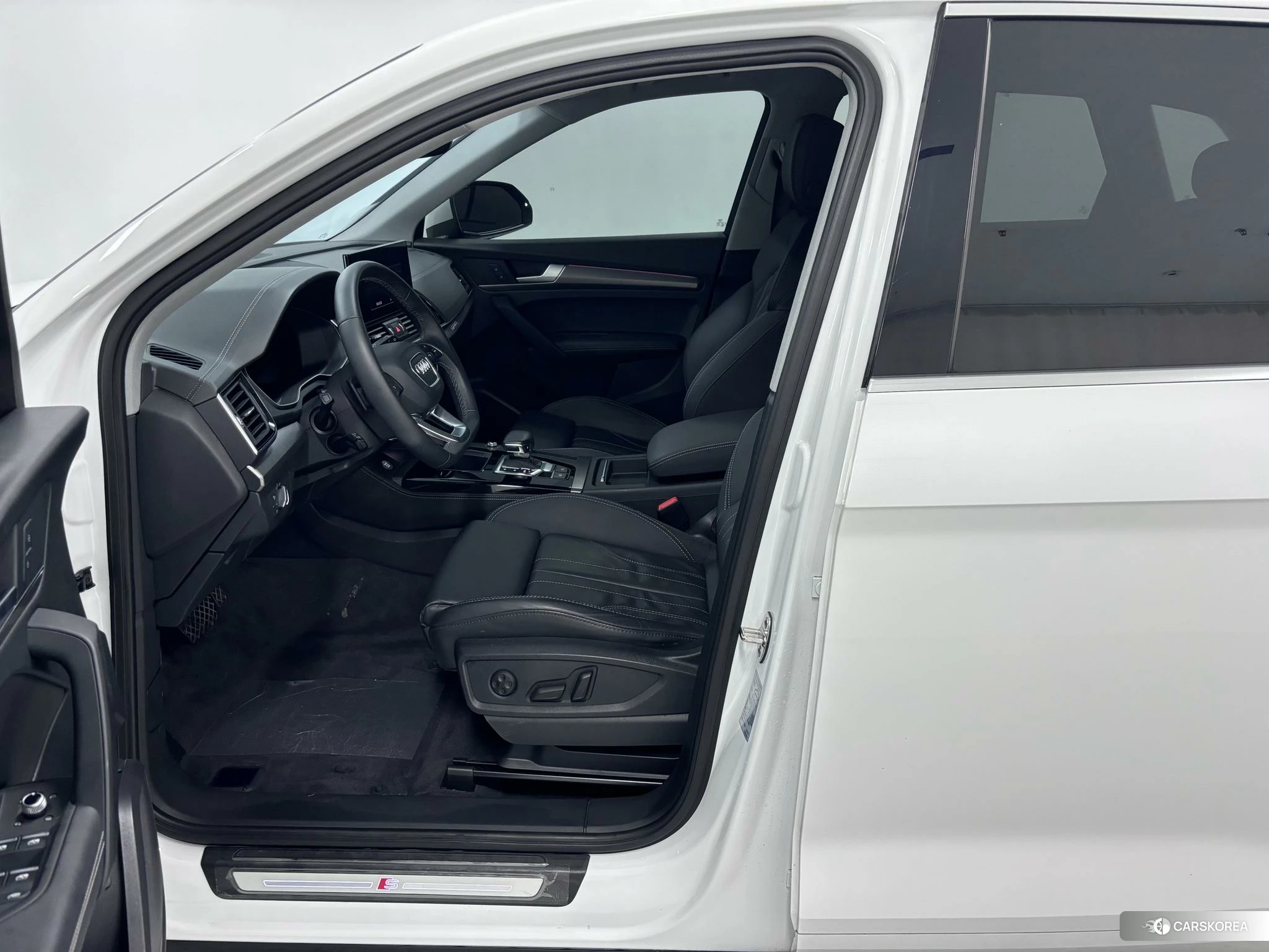 Audi Q5L 2022 Белый из Китая, фото 3