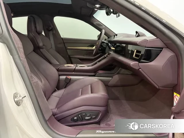 Porsche Taycan 2024 Жемчужный цвет из Кореи, фото 3