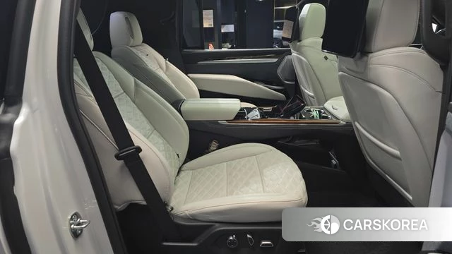 Cadillac Escalade 5th Generation 2025 Белый из Кореи, фото 3