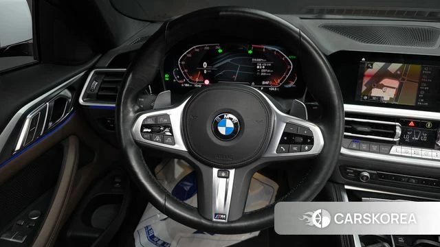 BMW 4 Series (G22) 2023 Светло-серебряный цвет из Кореи, фото 3