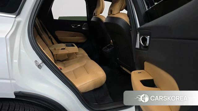 Volvo XC60 second Generation 2021 Белый из Кореи, фото 3