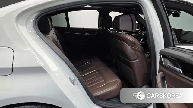 BMW 5 Series (G30) 2023 Белый из Кореи, фото 3