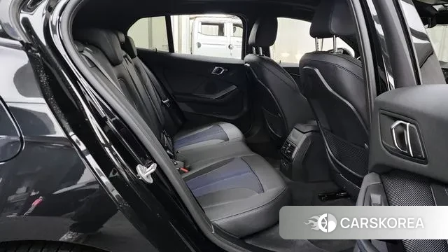 BMW 1 Series (F40) 2024 Черный из Кореи, фото 3