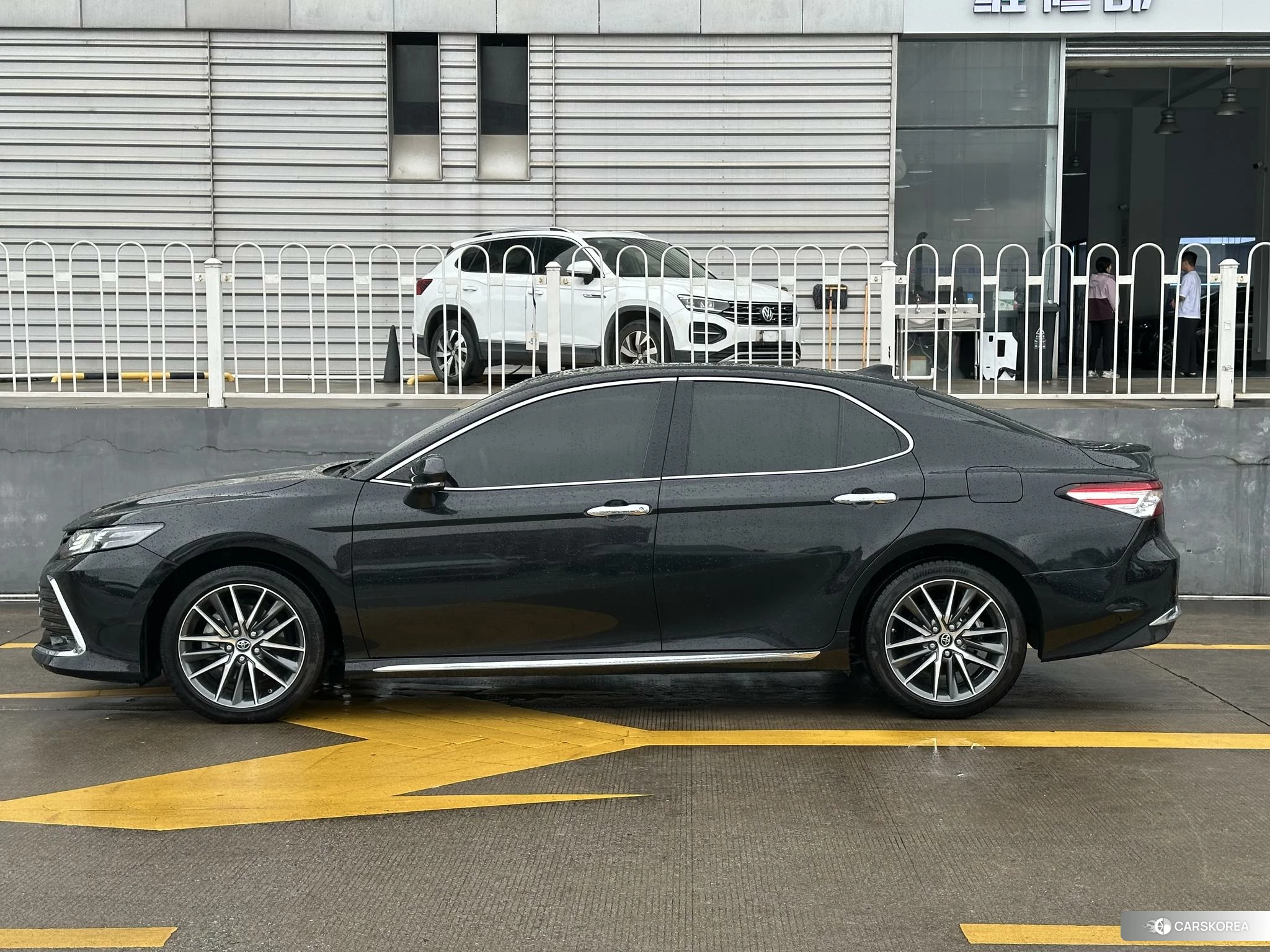Toyota Camry 2023 Черный из Китая, фото 3
