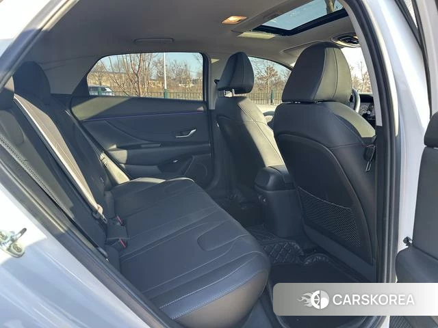 Hyundai Elantra 2022 Белый из Китая, фото 3