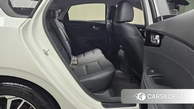 Kia The New K3 2nd generation 2022 Белый из Кореи, фото 3