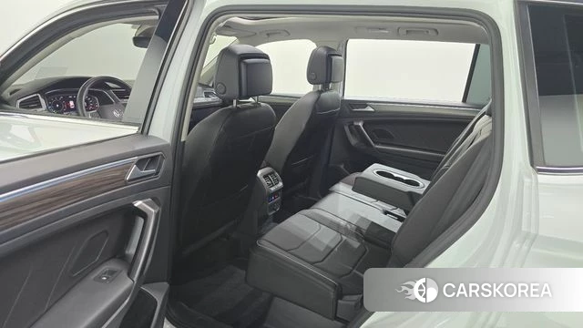 Volkswagen Tiguan Allspace 2022 Белый из Кореи, фото 3