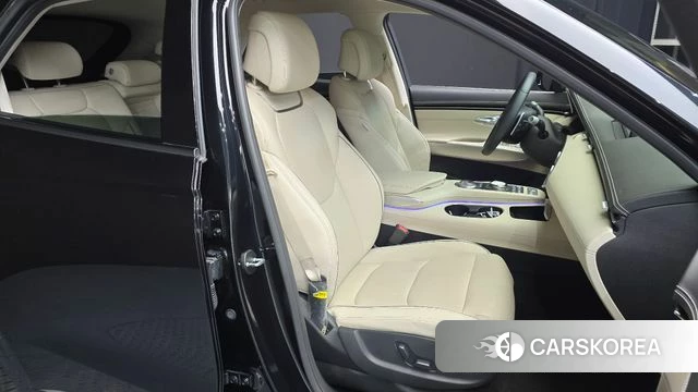 Genesis GV70 2023 Черный из Кореи, фото 3