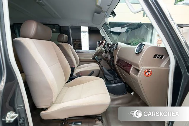 Toyota Land Cruiser 70 Series 2024 Темно-серый из Китая, фото 3